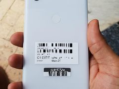 谷歌Pixel 3 XL谍照曝光 撞色设计+刘海屏